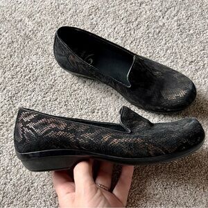 Dansko Women's Size 37 Olivia Leather Slip On Flats Snake Print Bronze/Black